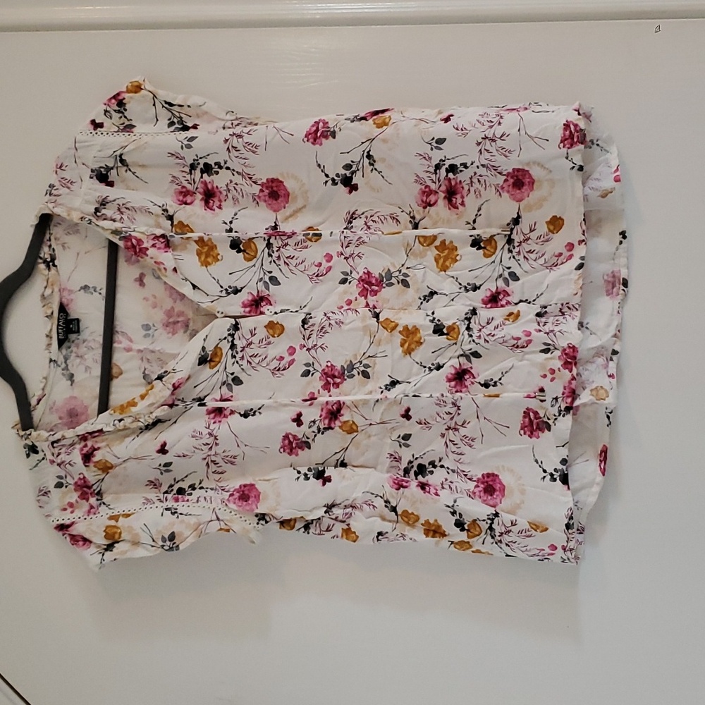 Buffalo Medium Romantic Floral Tie Front Top